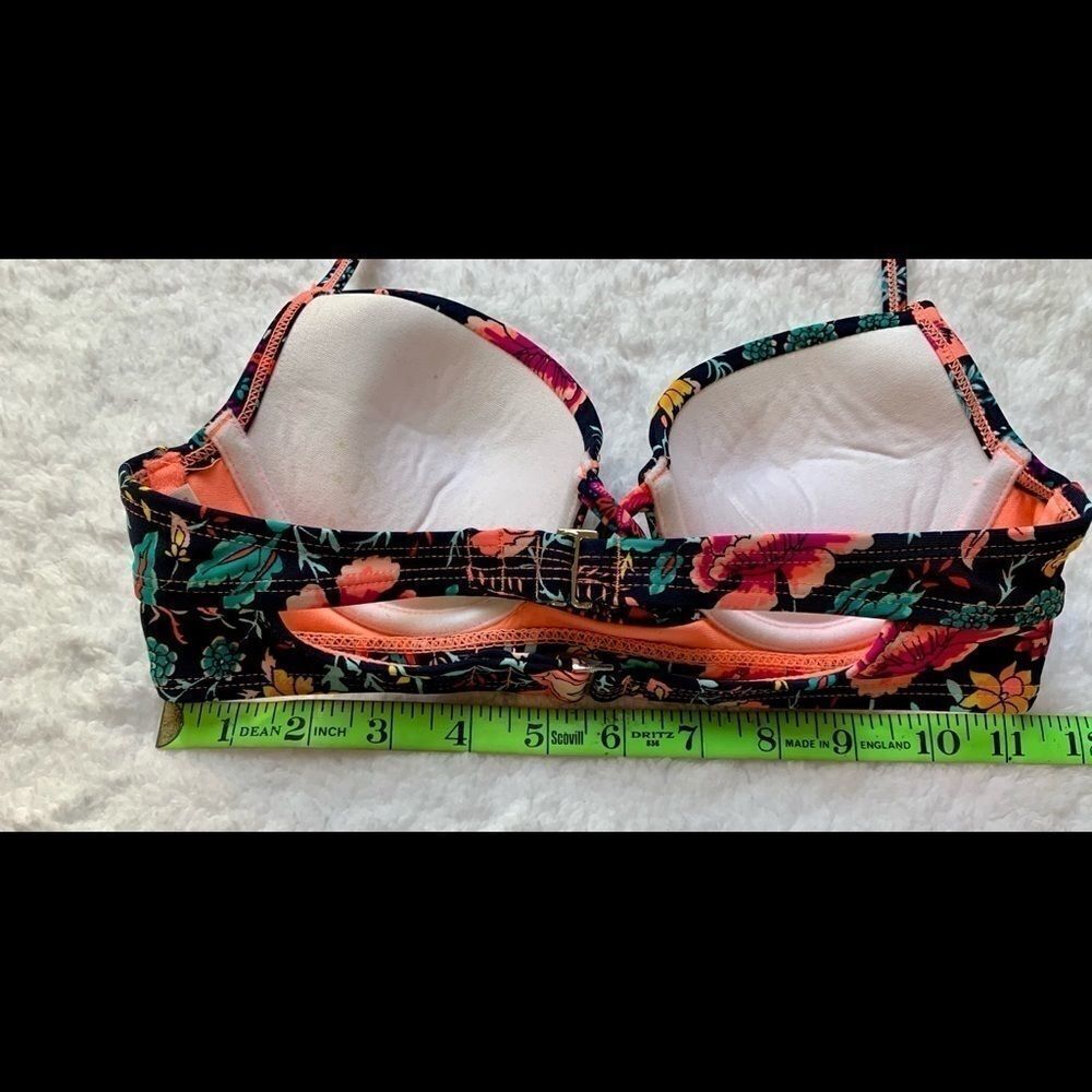 Bikinis   - Picture 4 of 12